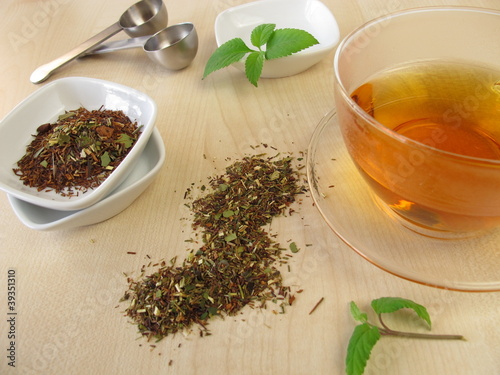 Foto: Mate Rotbusch Tee Mate Rotbusch Tee