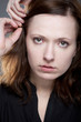 Junge Schauspielstudentin mit intensivem Blick