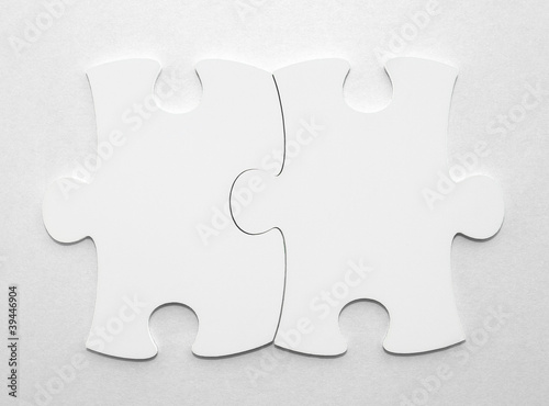 Photo: Zwei Puzzleteile mit Textfreiraum Zwei Puzzleteile mit Textfreiraum