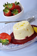 Pudding mit Erdbeeren