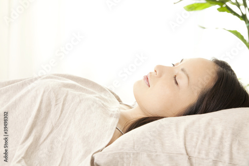 Photo: 眠る女性 眠る女性