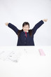 のびをする女子中学生