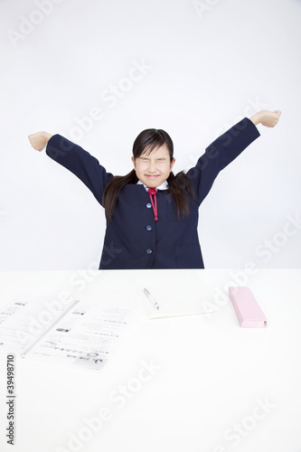 Photo: のびをする女子中学生 のびをする女子中学生