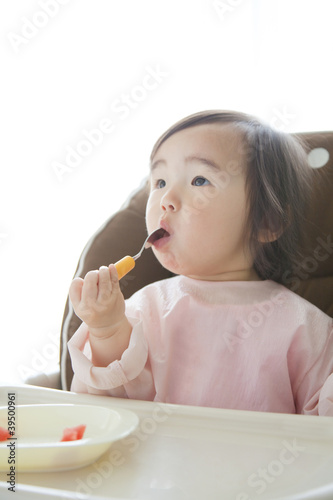 Photo: スイカを食べる女の子 スイカを食べる女の子