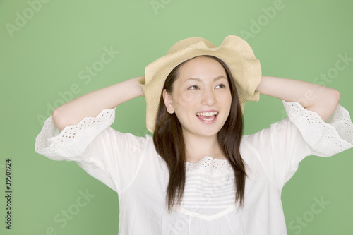Photo: 帽子を被っている女性 帽子を被っている女性