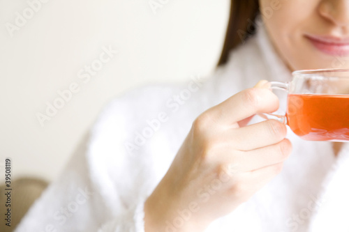 Photo: ハーブティーを飲む女性 ハーブティーを飲む女性