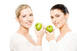 Foto: two smiling women with apples two smiling women with apples