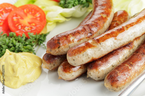 Photo: Nürnberger Rostbratwürstchen an Salat Nürnberger Rostbratwürstchen an Salat