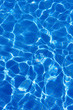 Agua azul transparente, piscina