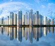 Foto: skyscraper skyline reflected on water skyscraper skyline reflected on water