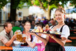 Im Biergarten - eine gute Brotzeit