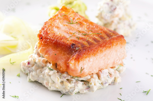Foto: Lachs mit Gemüsetatar Lachs mit Gemüsetatar