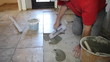 Vídeo: Decorating with ceramic tiles Decorating with ceramic tiles
