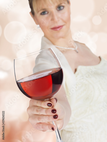 Photo: junge Frau (22) in festlicher Kleidung, Weinglas, Bokeh junge Frau (22) in festlicher Kleidung, Weinglas, Bokeh