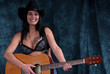 Photo: jeune femme guitariste jeune femme guitariste