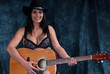Photo: jeune femme guitariste jeune femme guitariste
