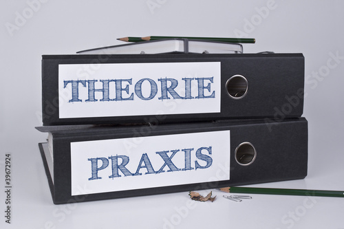 Foto: Theorie und Praxis Theorie und Praxis