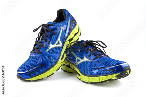Photo: Joggingschuhe Laufschuhe Sportschuhe Schuhe Joggingschuhe Laufschuhe Sportschuhe Schuhe