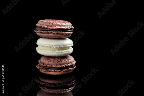 Photo: Vanilla and chocolate macarons Vanilla and chocolate macarons