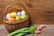 Osterkörbchen mit Tulpen