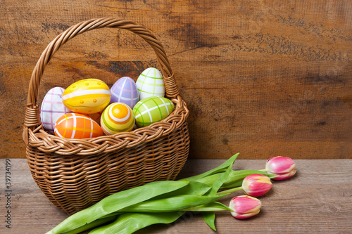 Photo: Osterkörbchen mit Tulpen Osterkörbchen mit Tulpen