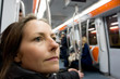 femme dans le métro