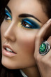 Foto: Woman with bright makeup Woman with bright makeup