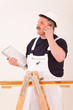 Handwerker Telefoniert
