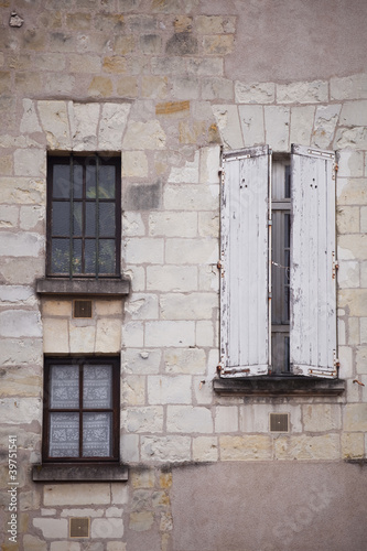 Foto: Old windows in Tours Old windows in Tours