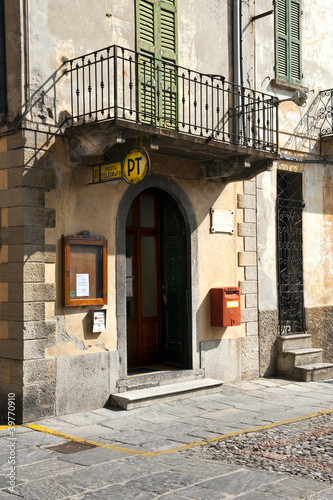Foto: LAGLIO _ LAGO DI COMO _ LA PIAZZA DEL PAESE e L'UFFICIO POSTALE LAGLIO _ LAGO DI COMO _ LA PIAZZA DEL PAESE e L'UFFICIO POSTALE