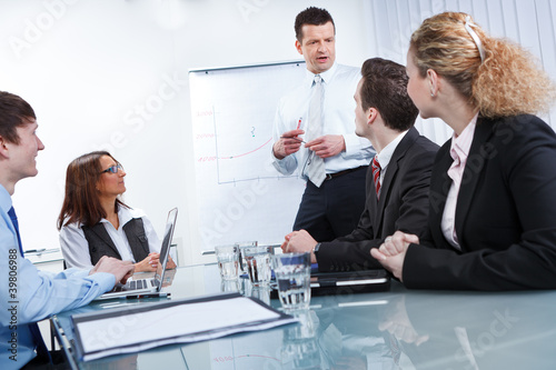 Foto: gemeinsam diskutieren gemeinsam diskutieren