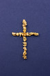 Kreuz aus Goldnuggets