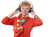 Foto: Aktive Frau (64 Jahre) geniesst Musik mit Kopfhörer Aktive Frau (64 Jahre) geniesst Musik mit Kopfhörer