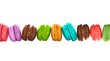 Foto: Ligne de macarons multicolores fond blanc Ligne de macarons multicolores fond blanc