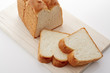 Foto: sliced bread on cutting board sliced bread on cutting board