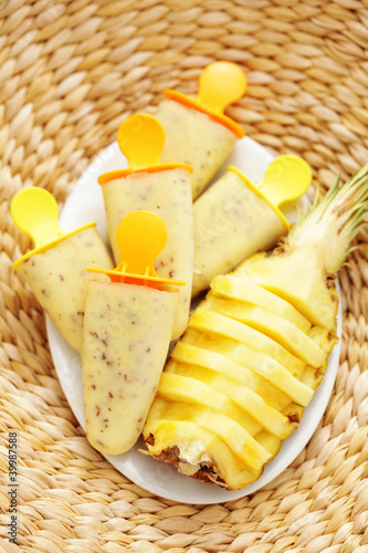 Foto: pineapple ice-cream pineapple ice-cream