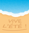 Vive l'été ! écrit dans le sable à la mer.