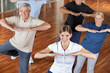 Senioren machen Zumba-Kurs