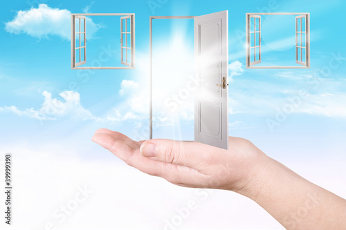 Foto: Doors and windows on a palm Doors and windows on a palm