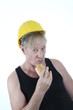 Bauarbeiter isst ein Brötchen Bauarbeiter isst ein Brötchen