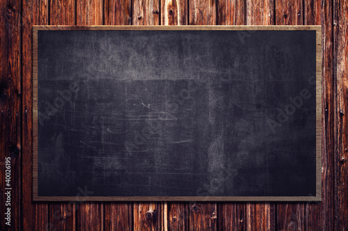 Foto: Blackboard on wooden Wall Blackboard on wooden Wall