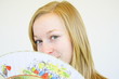 jeune femme blonde ,regard sensuel