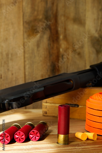 Foto: 12 Gauge Shotgun, Shells, and Clay Pigeons 12 Gauge Shotgun, Shells, and Clay Pigeons