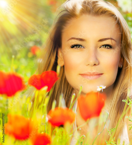 Foto: Closeup on beautiful woman face Closeup on beautiful woman face