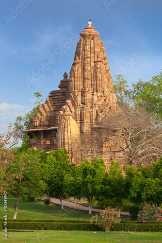 Photo: Lakshmana and Matangeshwar temples, Khajuraho Lakshmana and Matangeshwar temples, Khajuraho