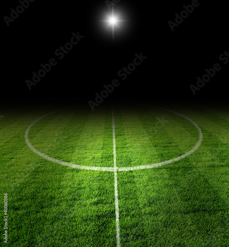 Photo: fussball mittelfeld in der Nacht fussball mittelfeld in der Nacht