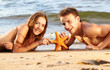 Foto: couple at the beach couple at the beach