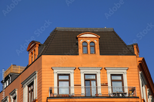 Foto: altes Mehrfamilienhaus altes Mehrfamilienhaus
