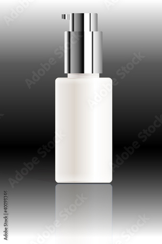 Illustration: tube spray de crème chromé pour le corp tube spray de crème chromé pour le corp