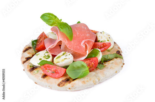 Foto: Pita mit Tomaten, Mozzarella und Basilikum Pita mit Tomaten, Mozzarella und Basilikum